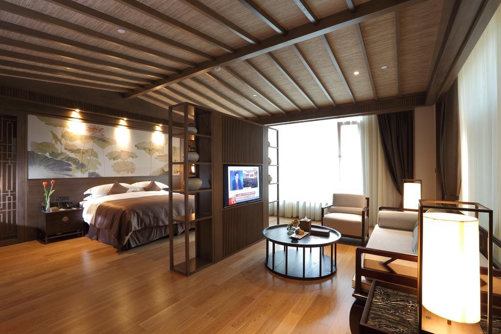 S&N Zhejiang Linhai International Hotel חדר תמונה