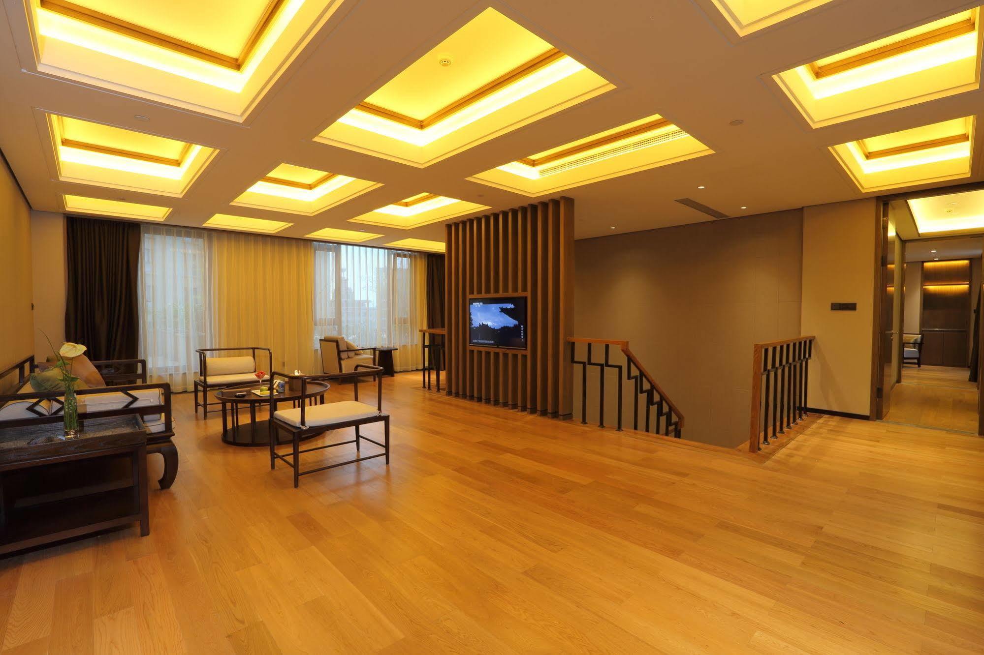 S&N Zhejiang Linhai International Hotel מראה חיצוני תמונה