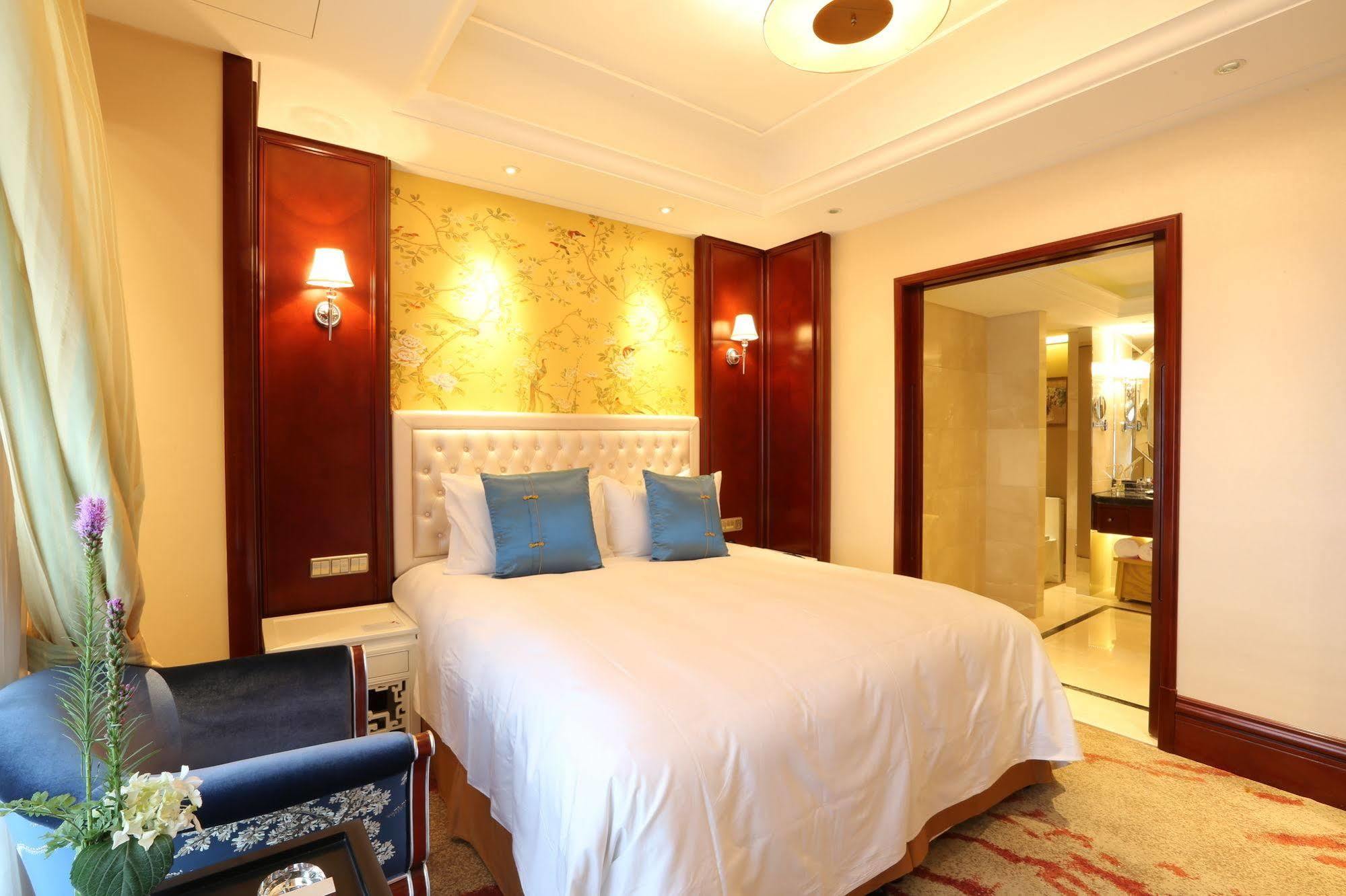 S&N Zhejiang Linhai International Hotel מראה חיצוני תמונה